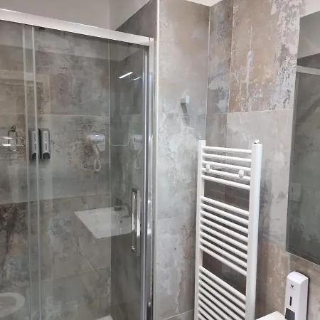 לינה וארוחת בוקר Al Sesto Piano 4*